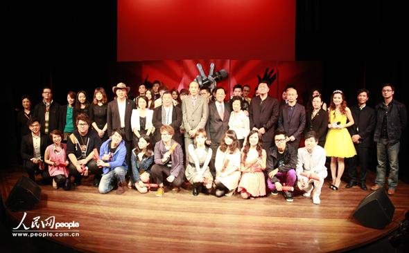 2013年6月15日晚，《中国好声音》大洋洲赛区10强（第一排）出炉。摄影：人民网  贺吉