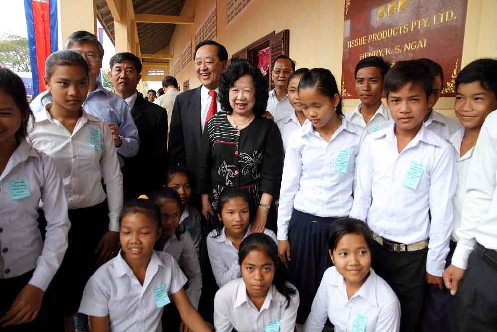 魏基成伉俪出资兴建柬埔寨茶胶省学校