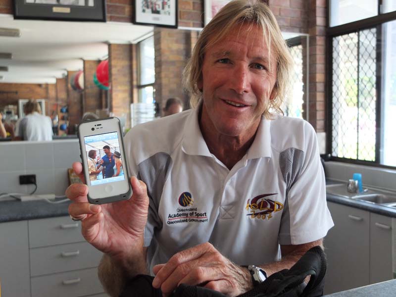 ������������չʾ����ƶ���˹�ĺ�Ӱ�����������ߺ�����