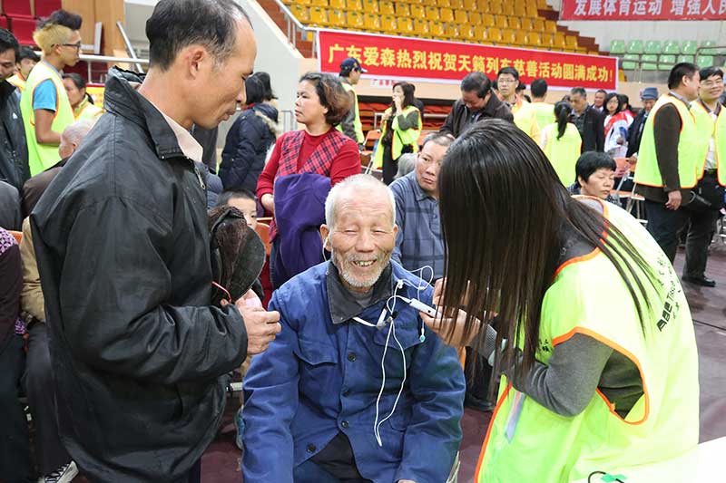 广东肇庆数千名听障人士重获新声（摄影 姜长庚）