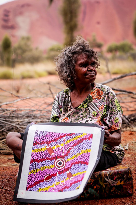 一副这样的点画，土著艺术家只需半个小时完成，市场售价介于100至200澳元之间。（摄影 马小龙）