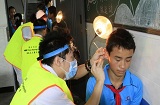 天籁列车驶入重庆捐赠助听器