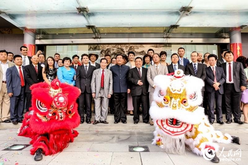驻悉尼总领馆举行2015春节招待会（李一鸣）