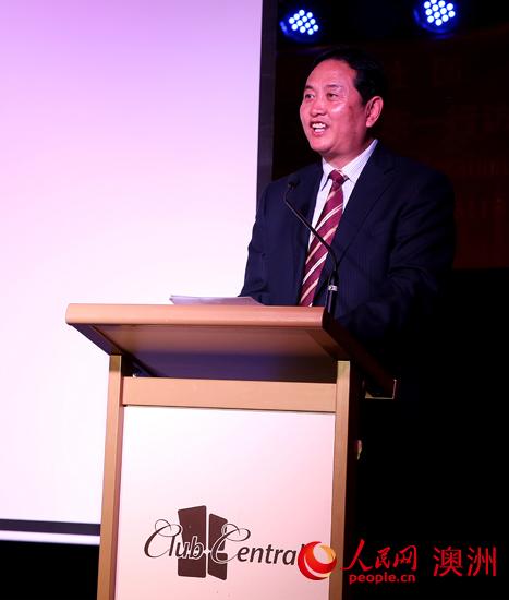 河北省侨联主席包东在欢迎仪式上致辞（摄影 赖海隆）
