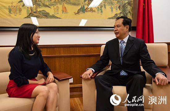 中国驻布里斯班总领事赵永琛接受人民网采访（摄影 贺吉）