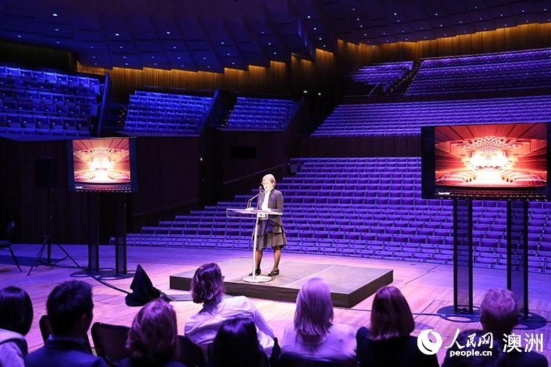悉尼歌剧院首席执行官路易斯·赫伦介绍歌剧院改造升级项目（摄影 李双一）