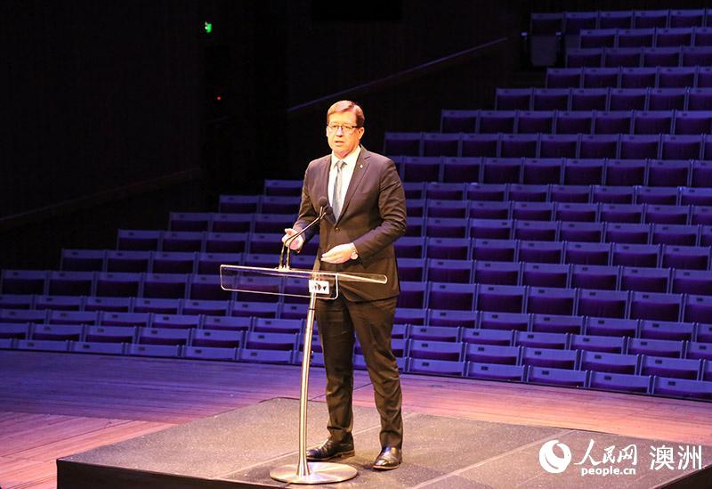 新南威尔士州副州长特洛伊_格兰特在发布会上讲话（摄影 李双一）