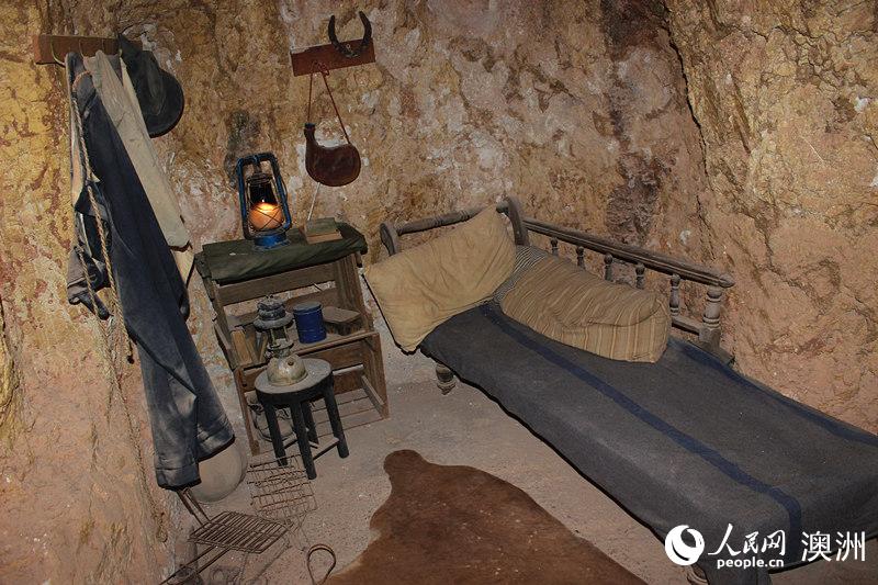 参观矿工小屋了解南澳矿工的生活（摄影 盛楚宜）