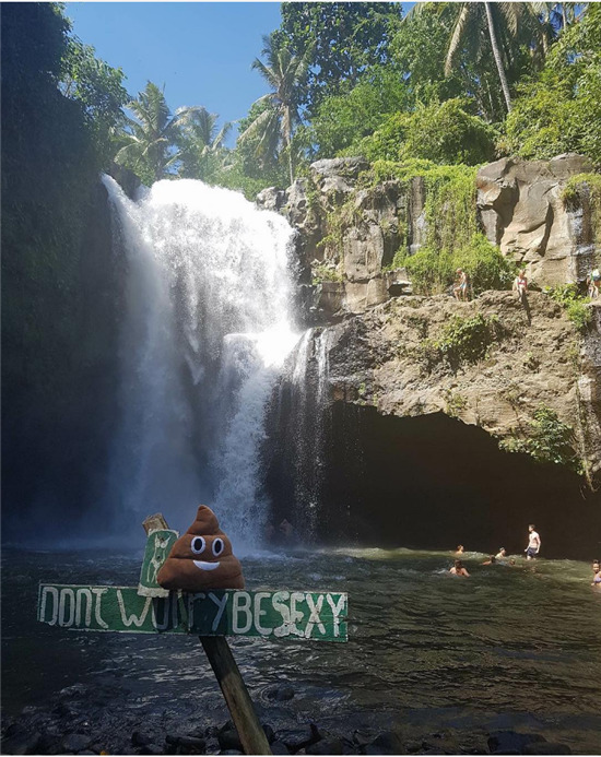 布里斯托尔在印度尼西亚的瀑布游玩（图片来源：社交媒体Instagram）