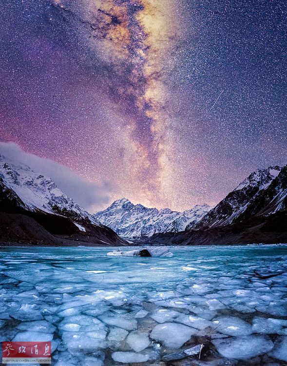 他们捕捉到的不仅有流星，还有极光、黄道光、大气辉光、卫星和银河系等。图为新西兰最高山——库克山。