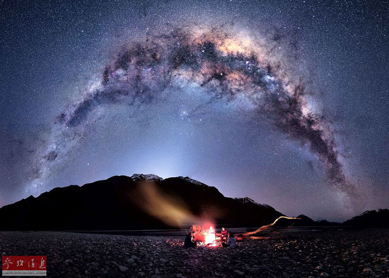 新西兰摄影师拍摄震撼星空。
