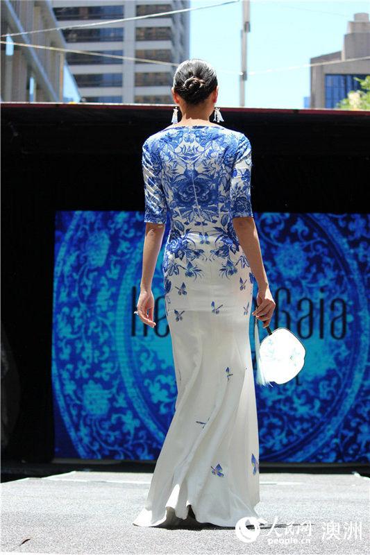 中国丝绸服装秀亮相悉尼市中心（摄影 盛楚宜）