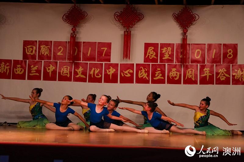 新西蘭中國文化中心教學成果——安妮塔舞蹈學校傣族舞《竹林深處》（攝影 張健勇）