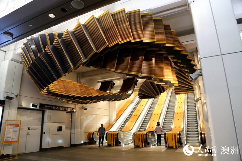 悉尼火車站木質舊扶梯成浮雕藝術(攝影 王泉驕）