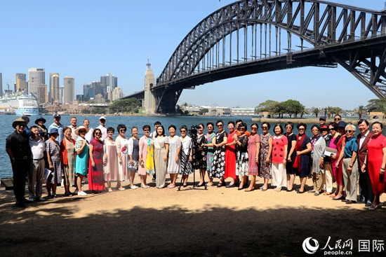 悉尼華星藝術團成員合唱《我的祖國》（攝影 庄麗婷）