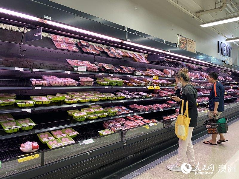 超市貨架上肉類充足（攝影 王泉驕）