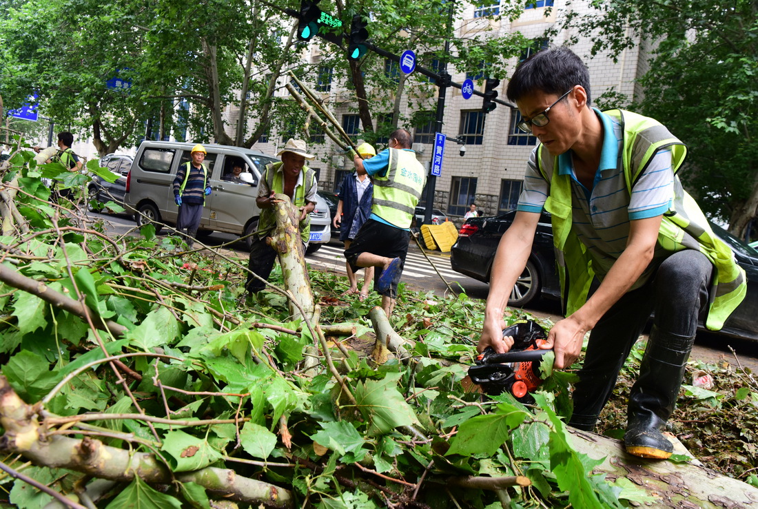 河南郑州：救援工作有序开展 生活逐步恢复正常