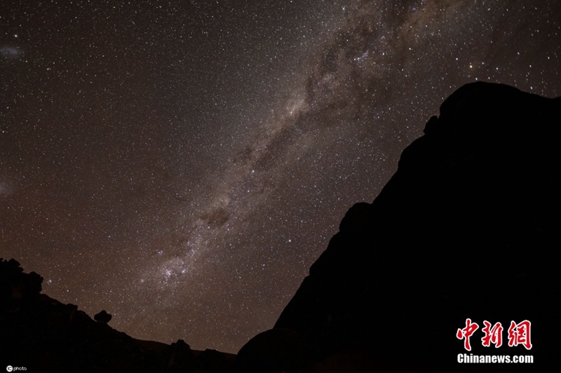新西兰夜空出现银河系 广阔无垠神秘莫测
