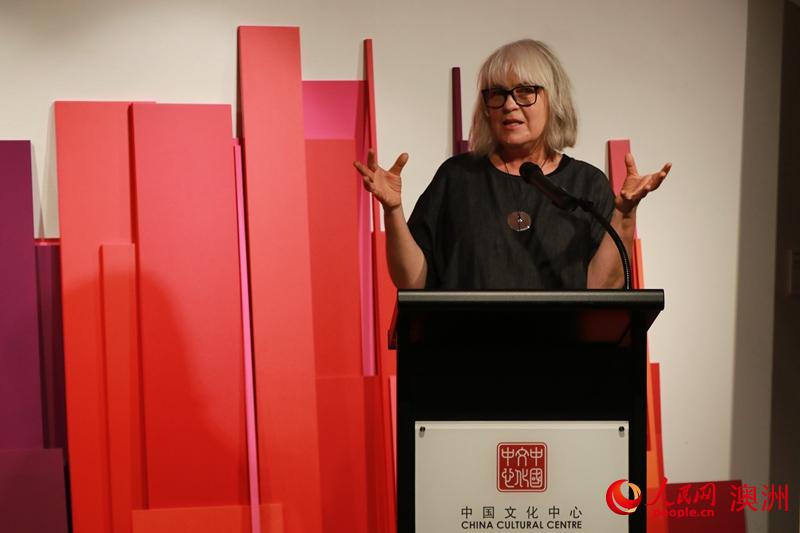 澳參展藝術家代表貝婭塔·蓋爾發表致辭（攝影 李含悅）