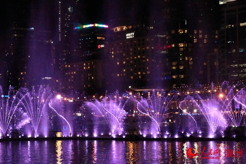 悉尼達令港燈光噴泉秀（攝影 李含悅）