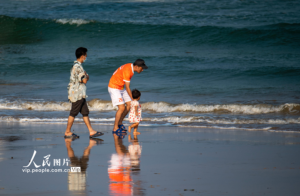 海南瓊海：海濱戲水 樂享假日