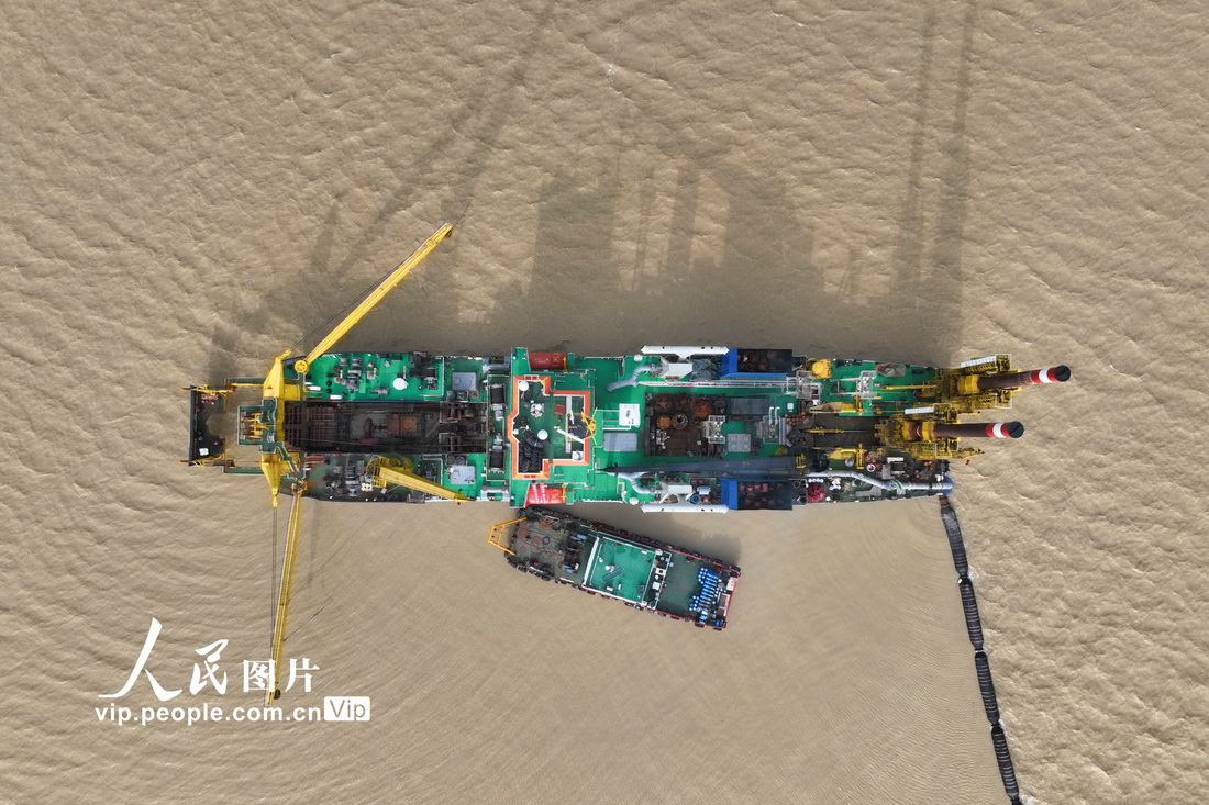 江蘇連雲港：“天鯨號”助力十萬噸級航道建設