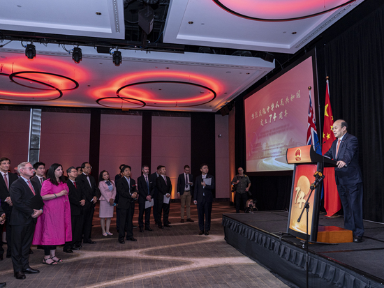2023年9月28日，澳大利亚悉尼，中国驻澳大利亚大使馆和中国驻悉尼总领馆联合举行的国庆74周年招待会现场。（摄影 贺吉）