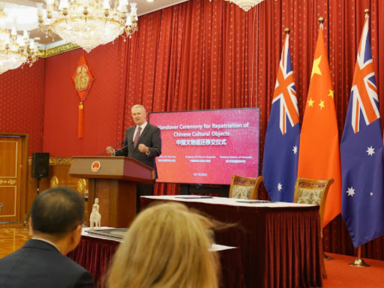  2023年10月25日，中国驻澳大利亚大使肖千在澳大利亚首都堪培拉举行的中国文物返还交接仪式上讲话。（摄影 黄铮铮）