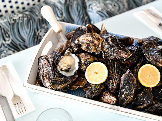 用新鮮的牡蠣制作的菜肴在懷赫科島很受歡迎（圖片來源：Pinterest）