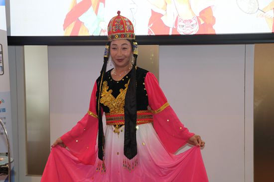 中国传统服饰鉴赏会在澳大利亚悉尼举行