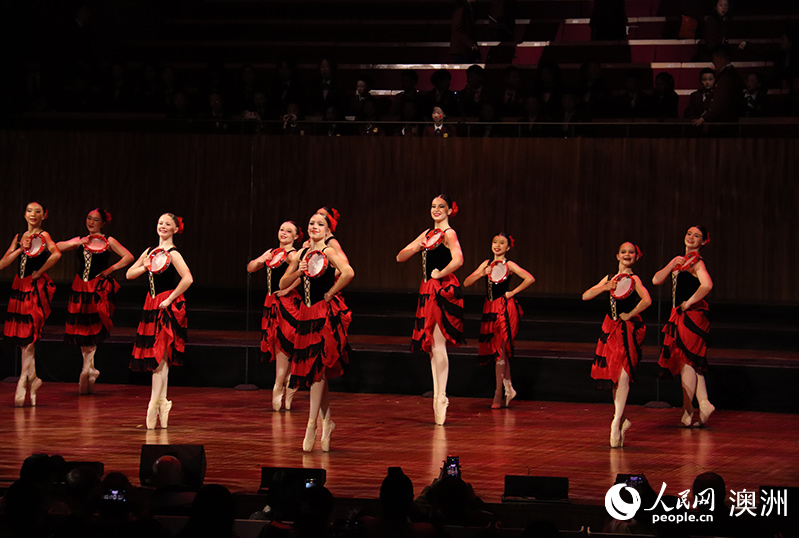 卡珀表演艺术学校芭蕾舞团上台表演（摄影 韩济泽）