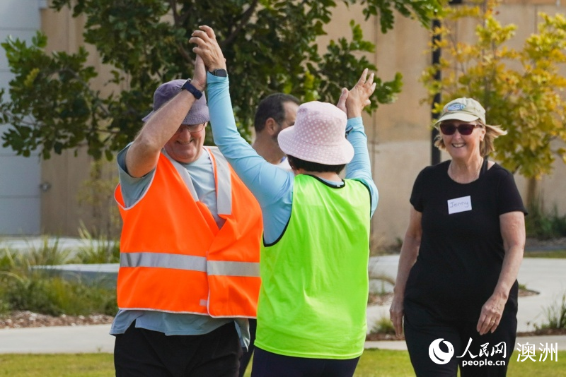 队友进球后兴奋庆祝（摄影 冯昕宇）