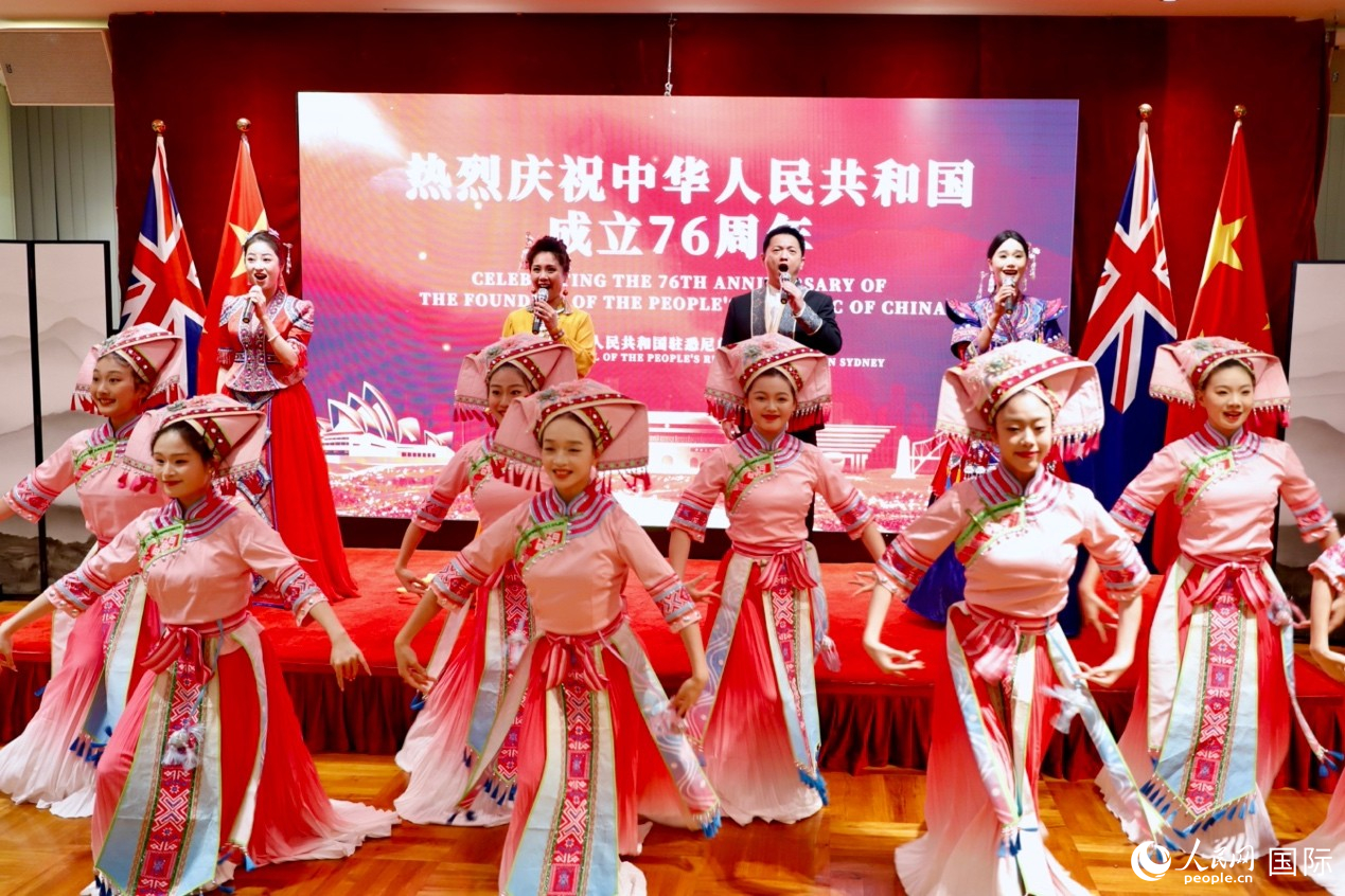 招待會現場表演《我愛你，中國》。人民網 劉美鷺攝