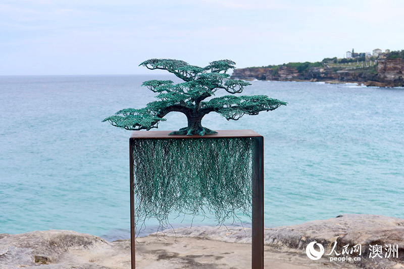 第27屆悉尼海邊雕塑展舉行 百余件藝術作品沿海岸展出（攝影 劉梓彤）