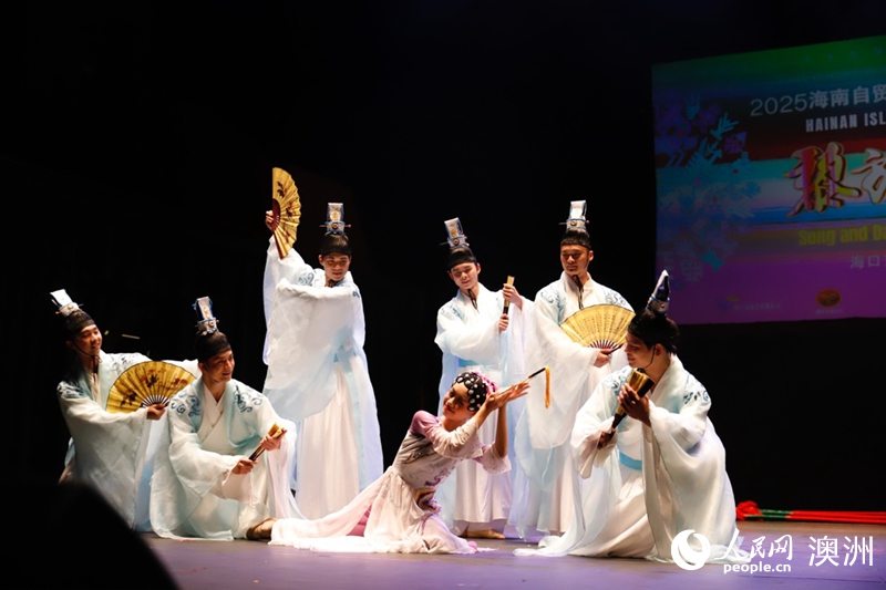 舞蹈表演《锦瑟》（摄影 刘美鹭）