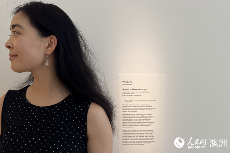 华裔艺术家余思嘉（Wendy Yu）展出作品“舞姿的停驻”（Acts of Holding Dance）（图片由受访者提供）