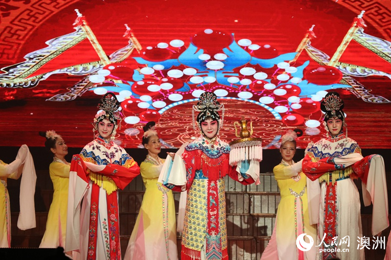 京剧表演《麻姑献寿》（摄影 王泉骄）