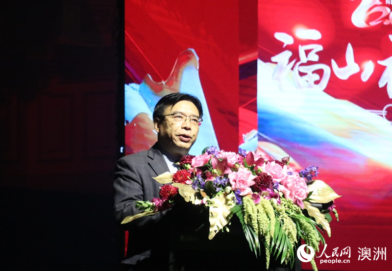 中国驻悉尼总领馆文化参赞乐利文在晚会上致辞（摄影 王泉骄）