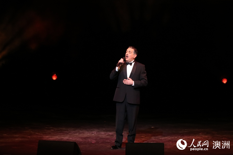 维吉利奥·马里诺演唱歌曲《我的太阳》（摄影 王泉骄）