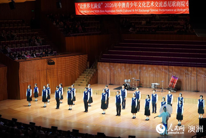 表演唱《乘着歌声的翅膀》（摄影 实习生陈辛哲）