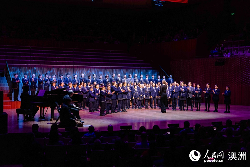 澳大利亚当地学生合唱表演（图片由主办方提供）